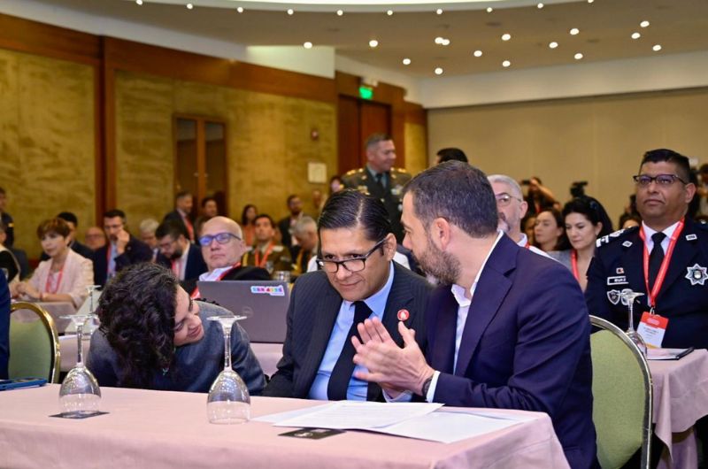 Secretario de seguridad y alcalde de Bogotá