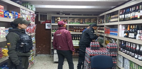 Operativo de licor de contrabando en San Cristóbal