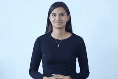 Mujer haciendo seña de visión
