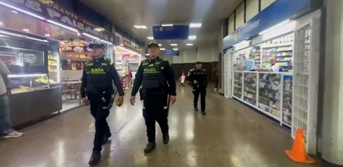 Policía atendió a una bebé recién nacida en aparente estado de desnutrición en la Terminal del Salitre