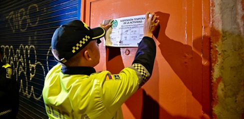 Tres establecimientos suspendidos en la localidad de Santa Fe tras nueva megatoma en Bogotá