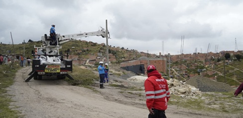 Golpe a 'tierreros' en Ciudad Bolívar: desmontada red eléctrica ilegal instalada en la vereda Quiba Baja