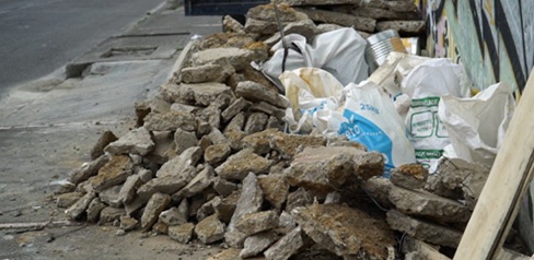 Arrojar escombros, basuras y llantas en el espacio público o privado tiene una multa de 759.200 pesos