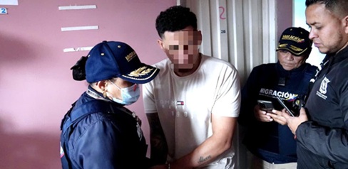 Ciudadano extranjero con orden de expulsión fue sorprendido en un pagadiario de María Paz y ahora deberá abandonar el país