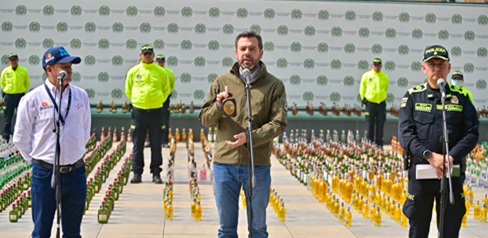 “Más de 4.000 botellas de licor adulterado fueron incautadas en Bogotá”: alcalde Galán