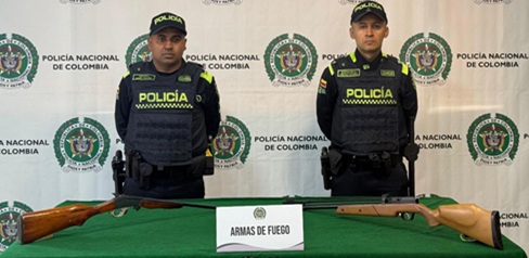 Ocultas en juguetes y ropa, así fueron incautadas dos armas de fuego tipo carabina en Aeropuerto El Dorado en Bogotá