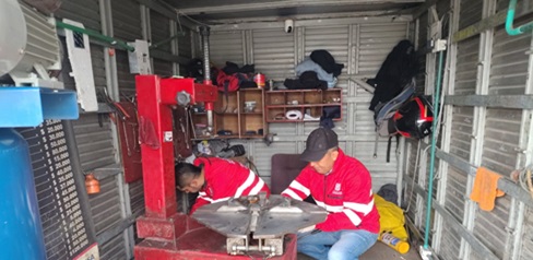 Sellado contenedor acondicionado como montallantas en Fontibón en ofensiva contra los ‘pinchallantas’: se hallaron pitos y taches 
