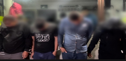 Capturados por presunto hurto a establecimiento comercial.