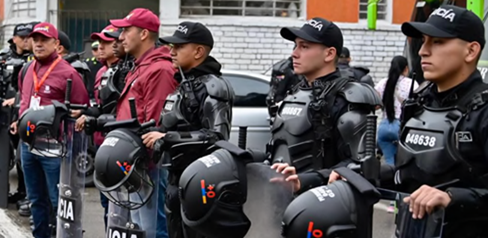 Varios miembros de policía y gestores del orden
