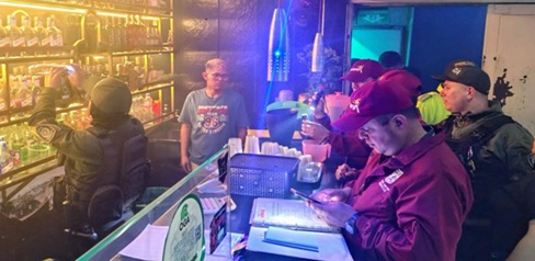 Hallados 26 menores dentro un bar durante megatoma en Kennedy