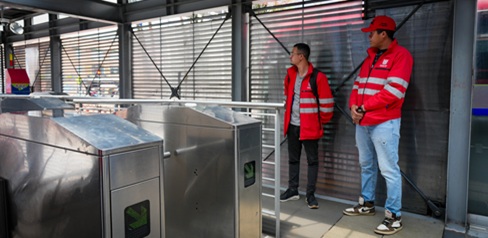 Operativo en la troncal Caracas de TransMilenio deja armas incautadas y comparendos 