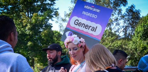  “En función de la convergencia de normas que buscan regular tanto, la realización de eventos masivos como el uso del espacio público, la Secretaría Distrital de Seguridad, Convivencia y Justicia se permite informar que la implementación del Plan General para el Manejo del Entorno Exterior en eventos de aglomeración se posterga hasta tanto se surtan todos los trámites administrativos, jurídicos y tecnológicos requeridos para su ejecución.”