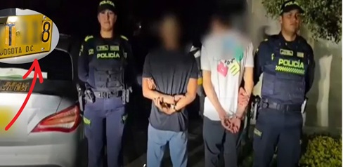 Capturan a dos hombres tras embestir a policías; tenían calcomanías para alterar placas de vehículos