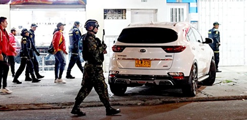Varias personas en una calle