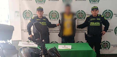 Por dárselas de vivo: esquivó retén de movilidad y fue descubierto con motocicleta y celular hurtados