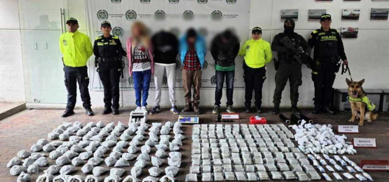 Se trata de cuatro viviendas que eran utilizadas como centro de acopio y distribución. En el operativo hubo cuatro capturados. Se trata de cuatro viviendas que eran utilizadas como centro de acopio y distribución. En el operativo hubo cuatro capturados.