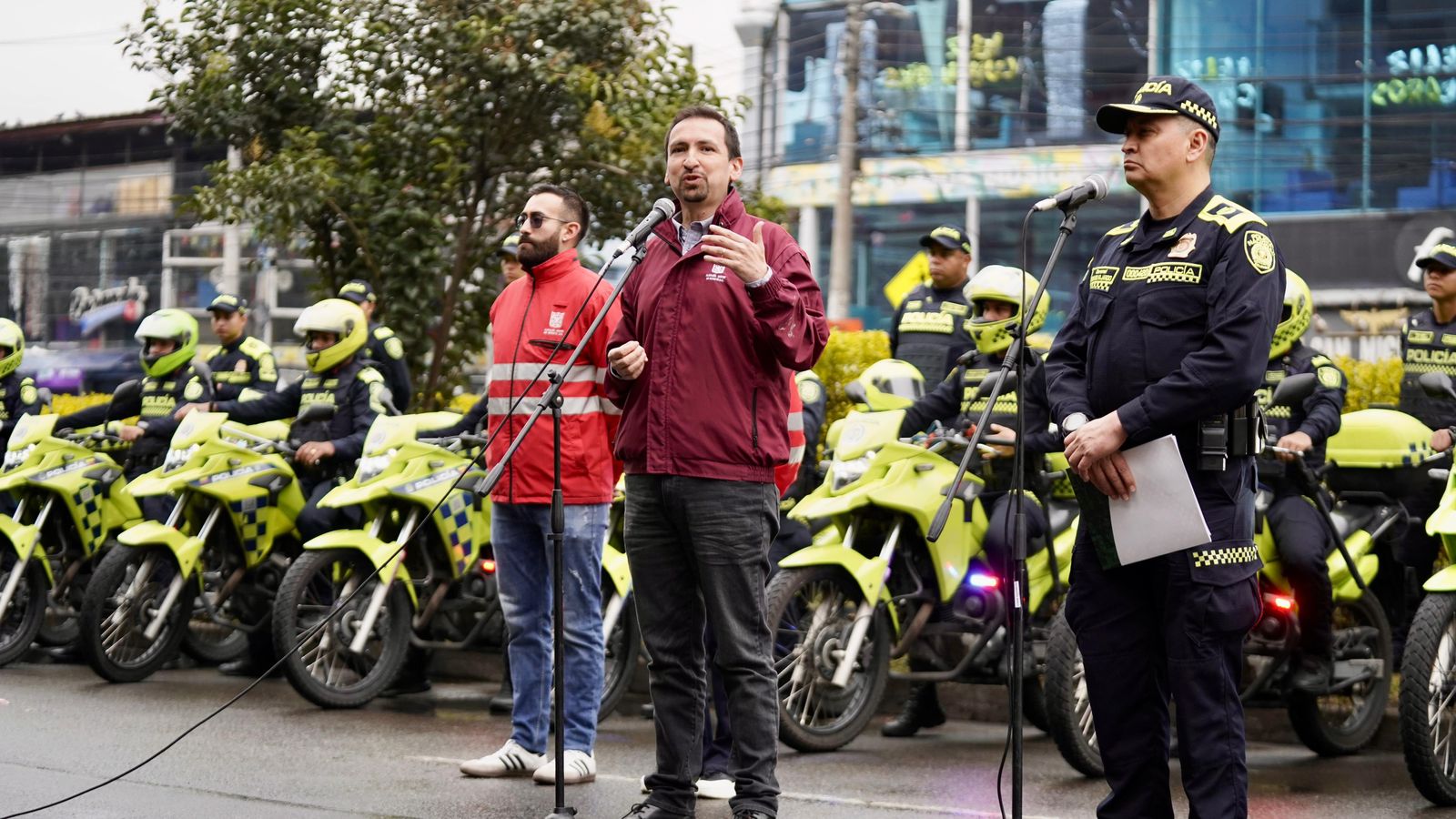 Bogotá reforzará la seguridad en la celebración de Amor y Amistad con 2.100 policías y controles en zonas de rumba y comercio Bogotá reforzará la seguridad en la celebración de Amor y Amistad con 2.100 policías y controles en zonas de rumba y comercio