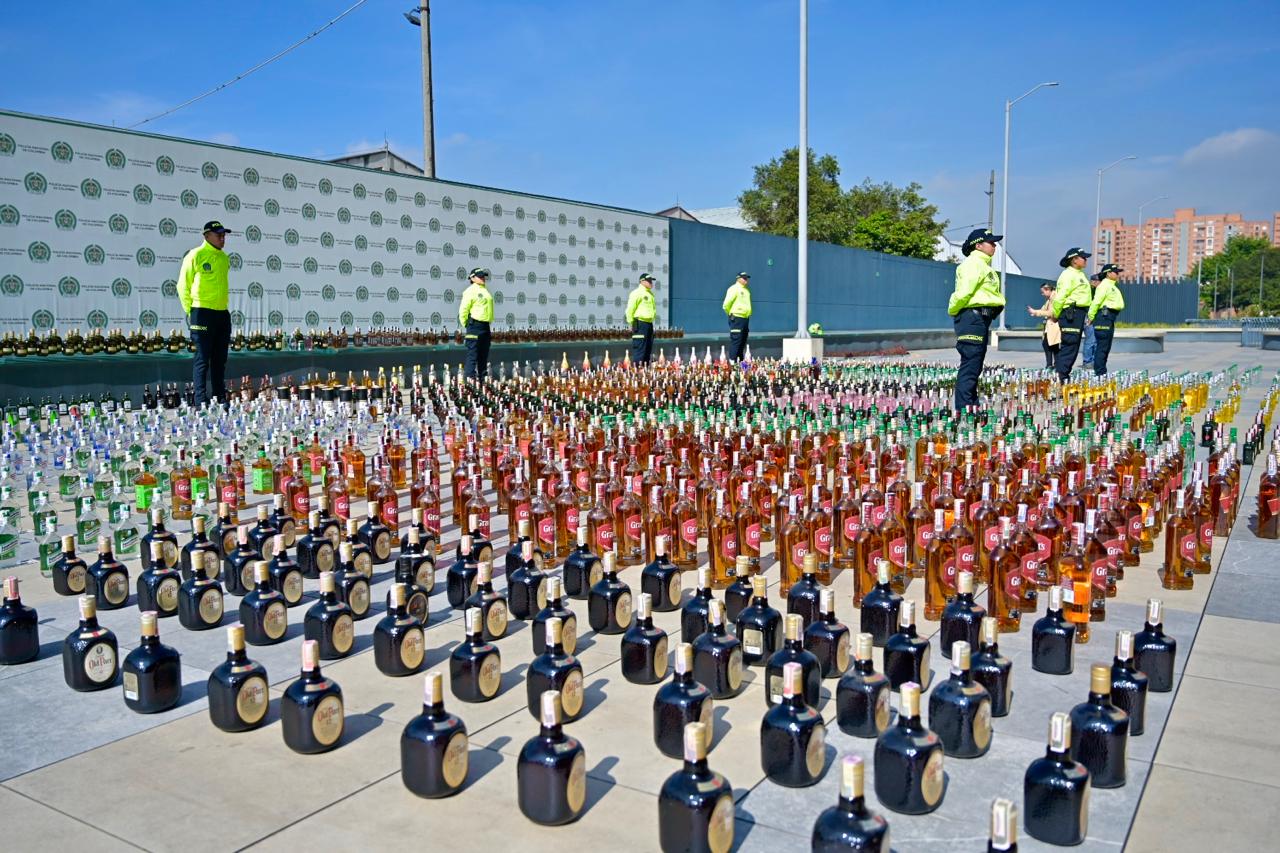 “Más de 4.000 botellas de licor adulterado fueron incautadas en Bogotá”: alcalde Galán “Más de 4.000 botellas de licor adulterado fueron incautadas en Bogotá”: alcalde Galán