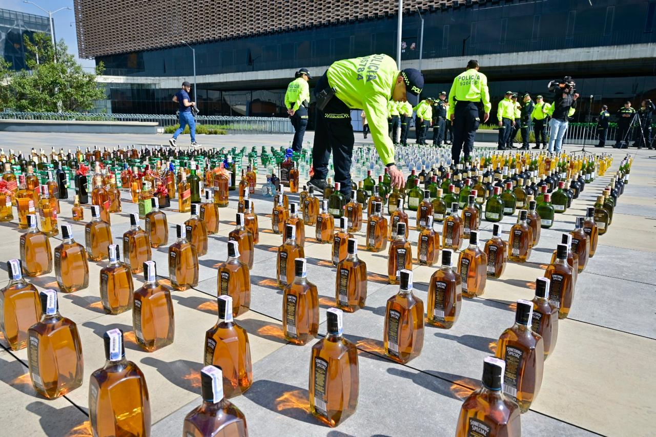 “Más de 4.000 botellas de licor adulterado fueron incautadas en Bogotá”: alcalde Galán “Más de 4.000 botellas de licor adulterado fueron incautadas en Bogotá”: alcalde Galán