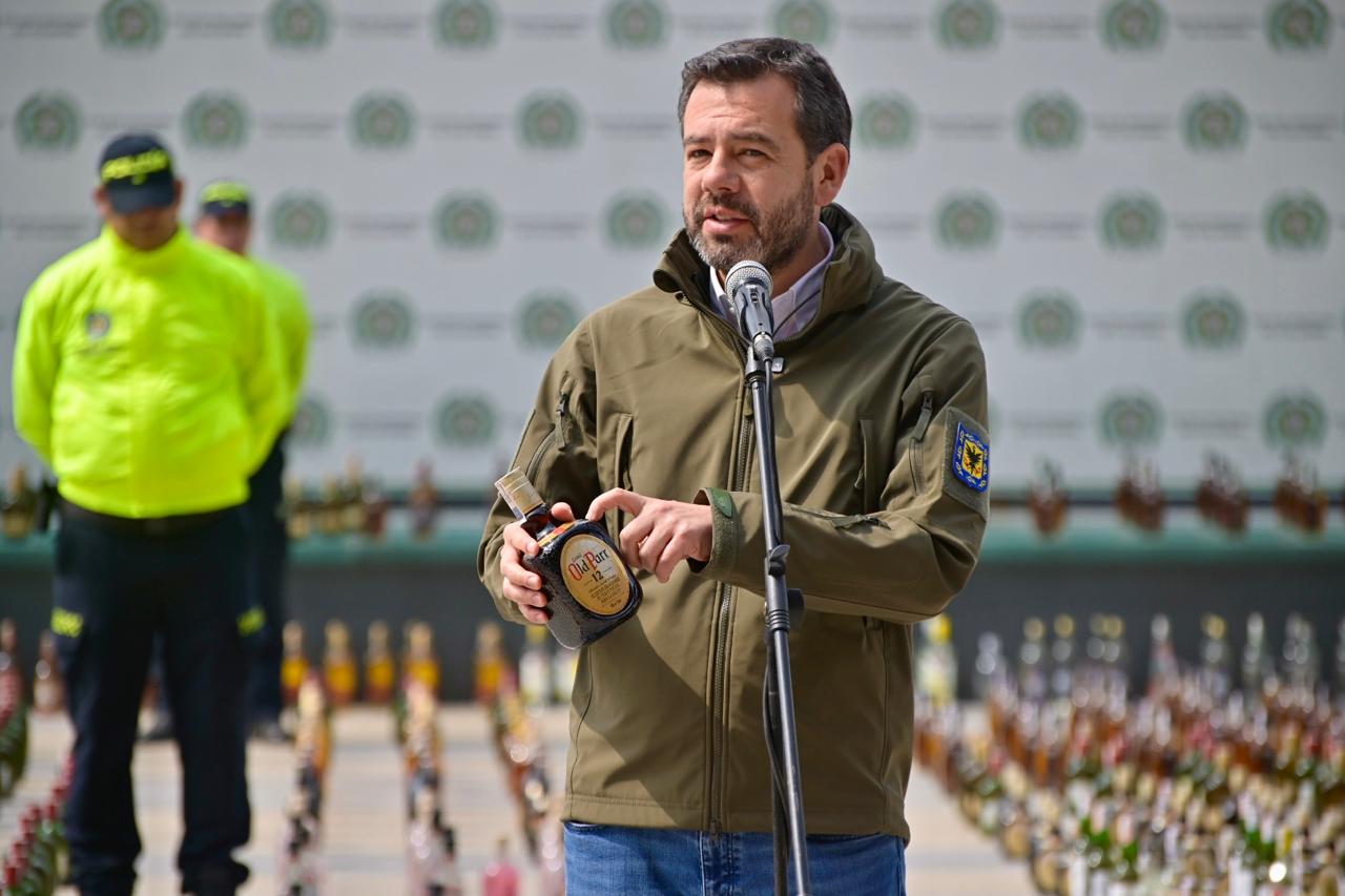 “Más de 4.000 botellas de licor adulterado fueron incautadas en Bogotá”: alcalde Galán “Más de 4.000 botellas de licor adulterado fueron incautadas en Bogotá”: alcalde Galán