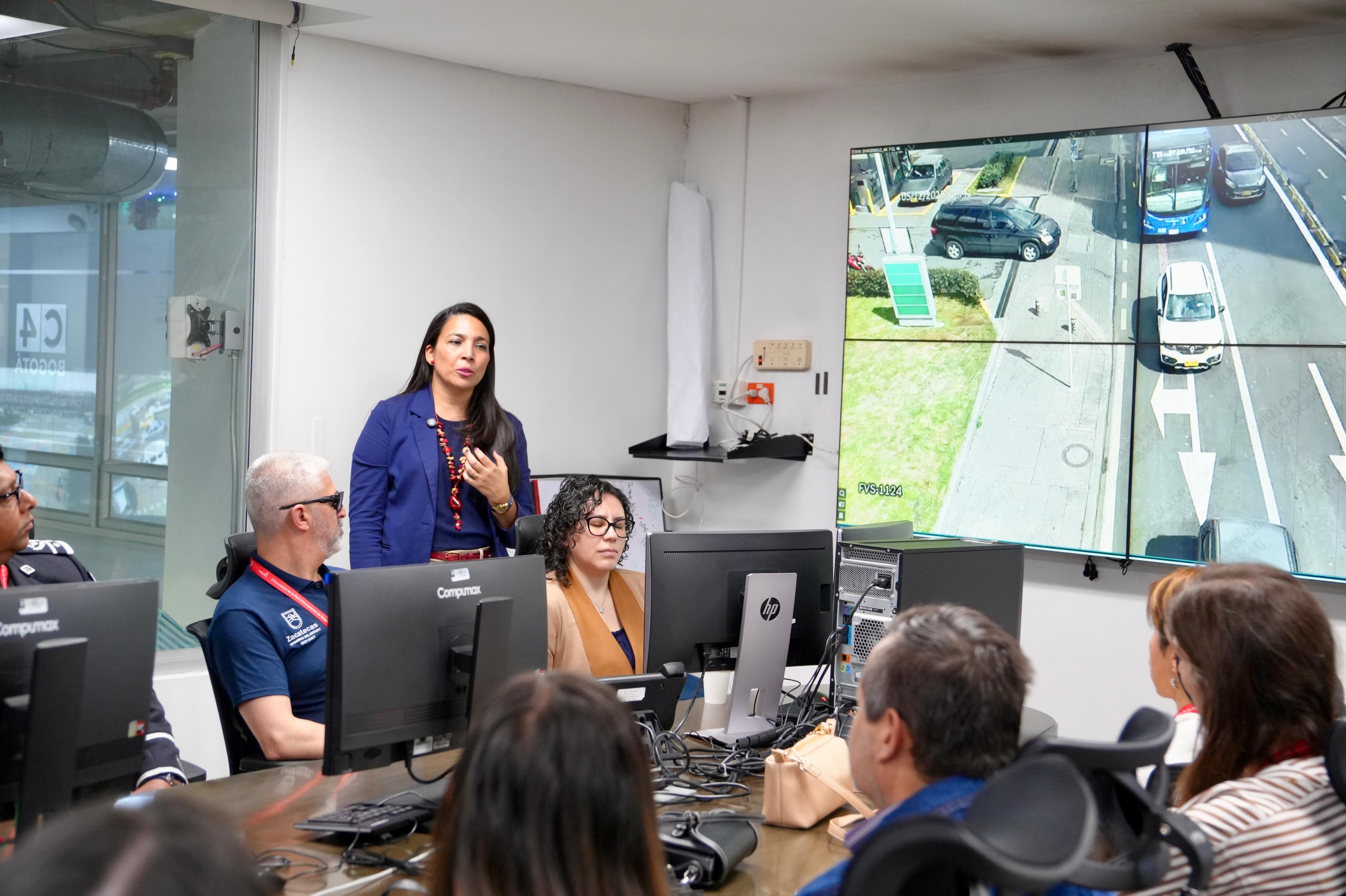 Autoridades de seguridad del hemisferio occidental visitaron el C4 de Bogotá y destacaron su funcionamiento en atención de emergencias Autoridades de seguridad del hemisferio occidental visitaron el C4 de Bogotá y destacaron su funcionamiento en atención de emergencias