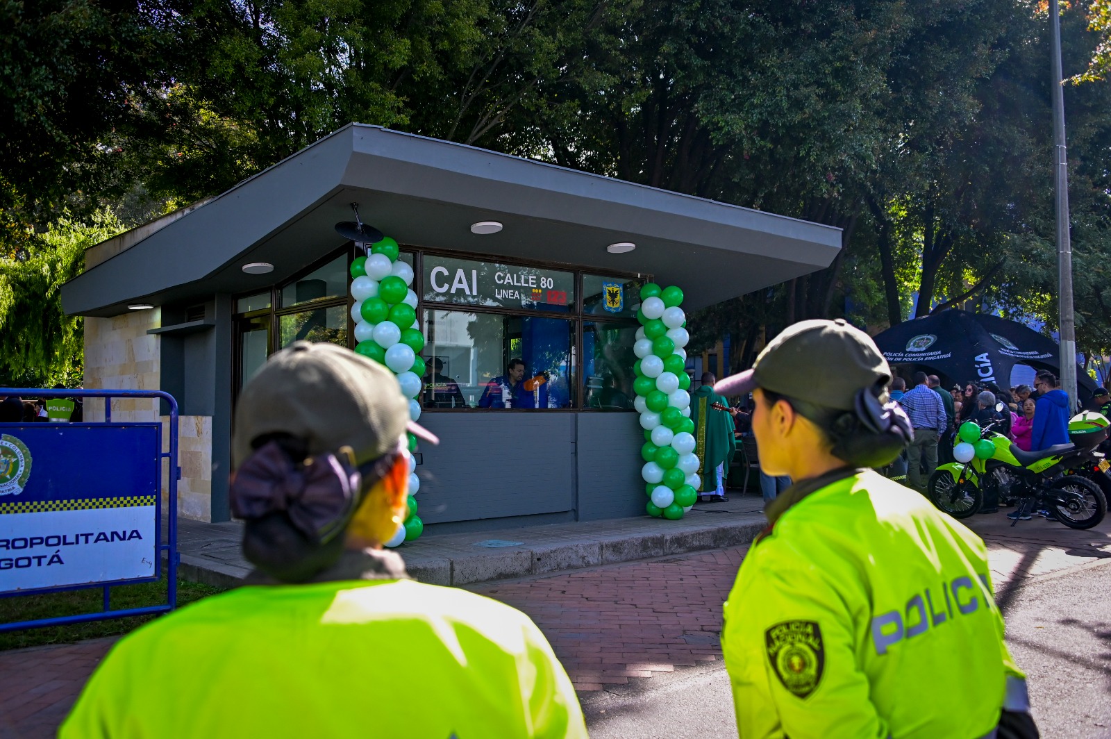 Así opera el CAI de la Calle 80 en Engativá: 21 policías refuerzan la seguridad en Gran Granada, El Cortijo y Villas de Granada Así opera el CAI de la Calle 80 en Engativá: 21 policías refuerzan la seguridad en Gran Granada, El Cortijo y Villas de Granada