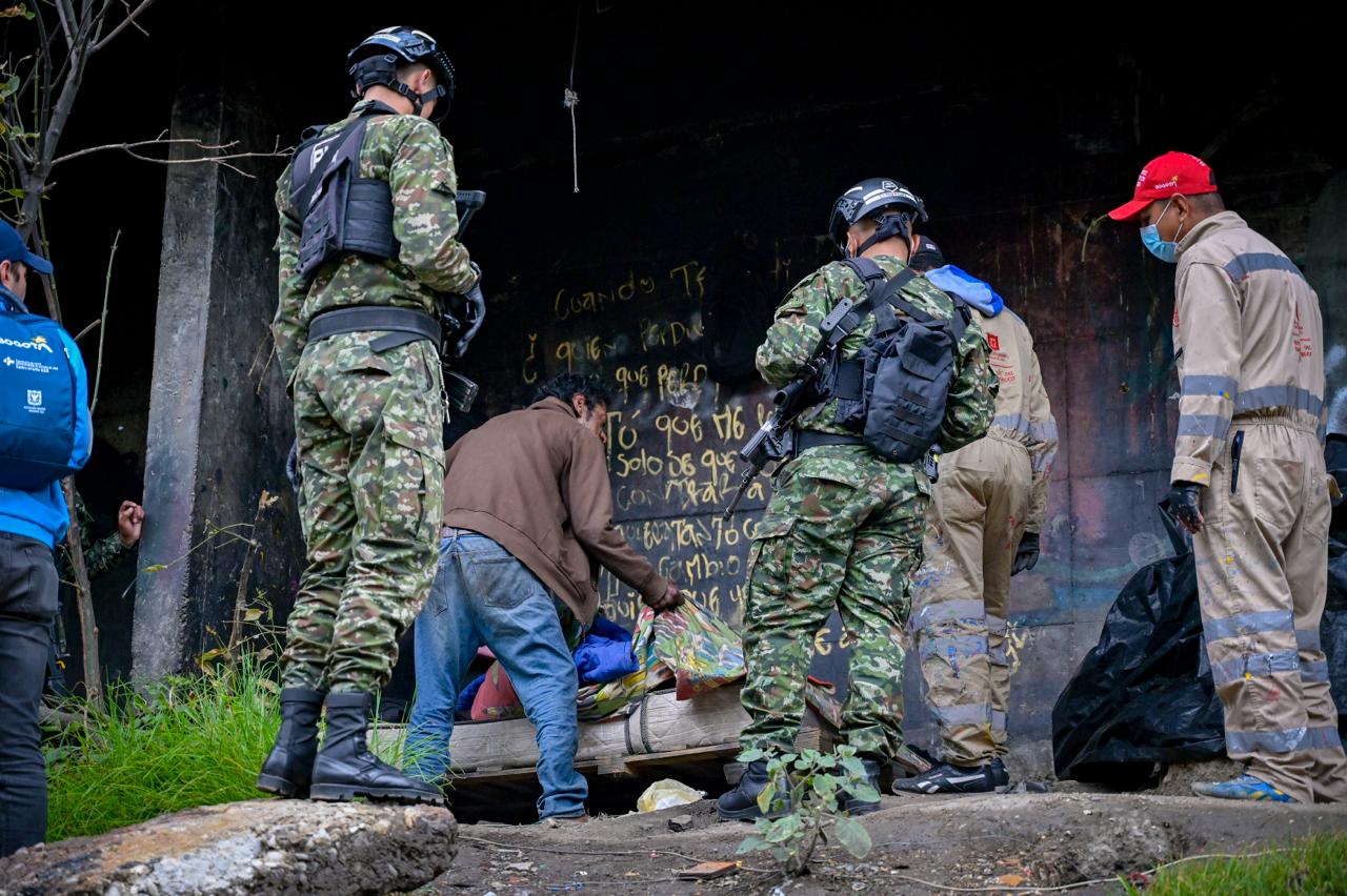 https://scj.gov.co/prensa/noticias/capturado-gracias-camaras-de-seguridad-tras-robar-dos-celulares-en-rafael-uribe https://scj.gov.co/prensa/noticias/capturado-gracias-camaras-de-seguridad-tras-robar-dos-celulares-en-rafael-uribe