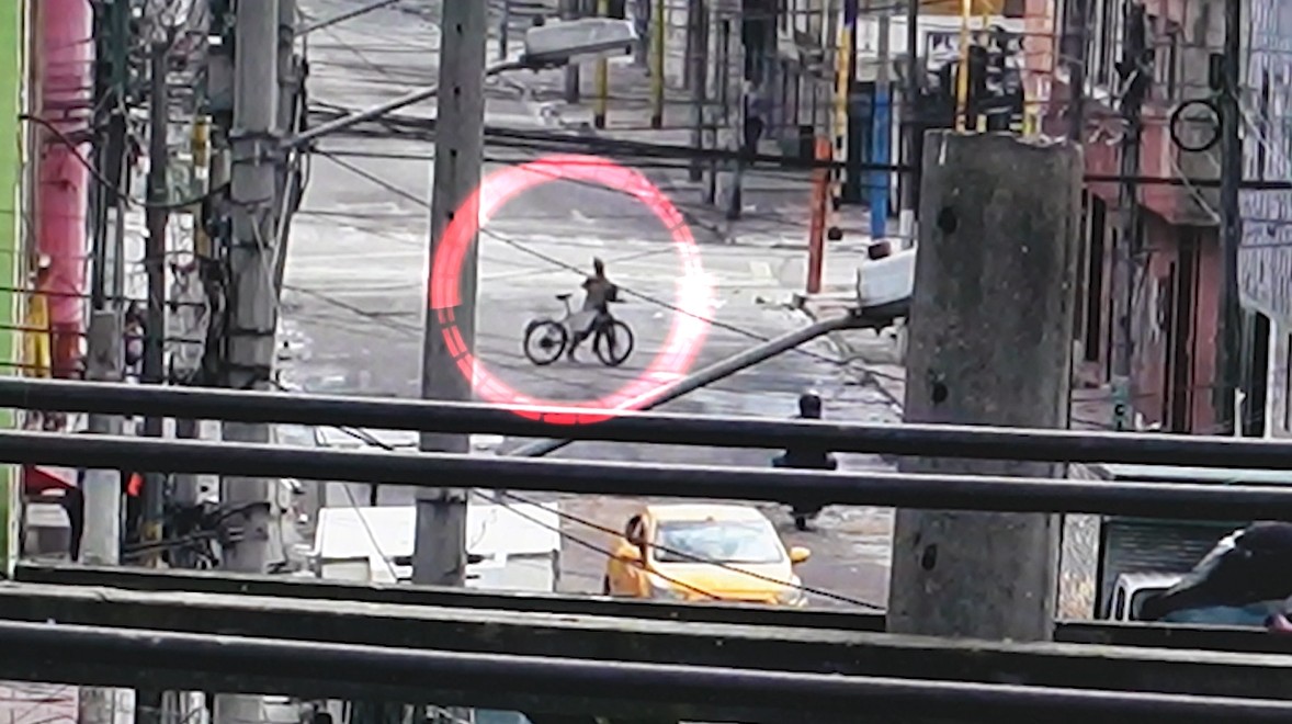Intentó escapar tras robar una bicicleta en Barrios Unidos, pero las cámaras de seguridad nunca le perdieron el rastro y fue capturada Intentó escapar tras robar una bicicleta en Barrios Unidos, pero las cámaras de seguridad nunca le perdieron el rastro y fue capturada