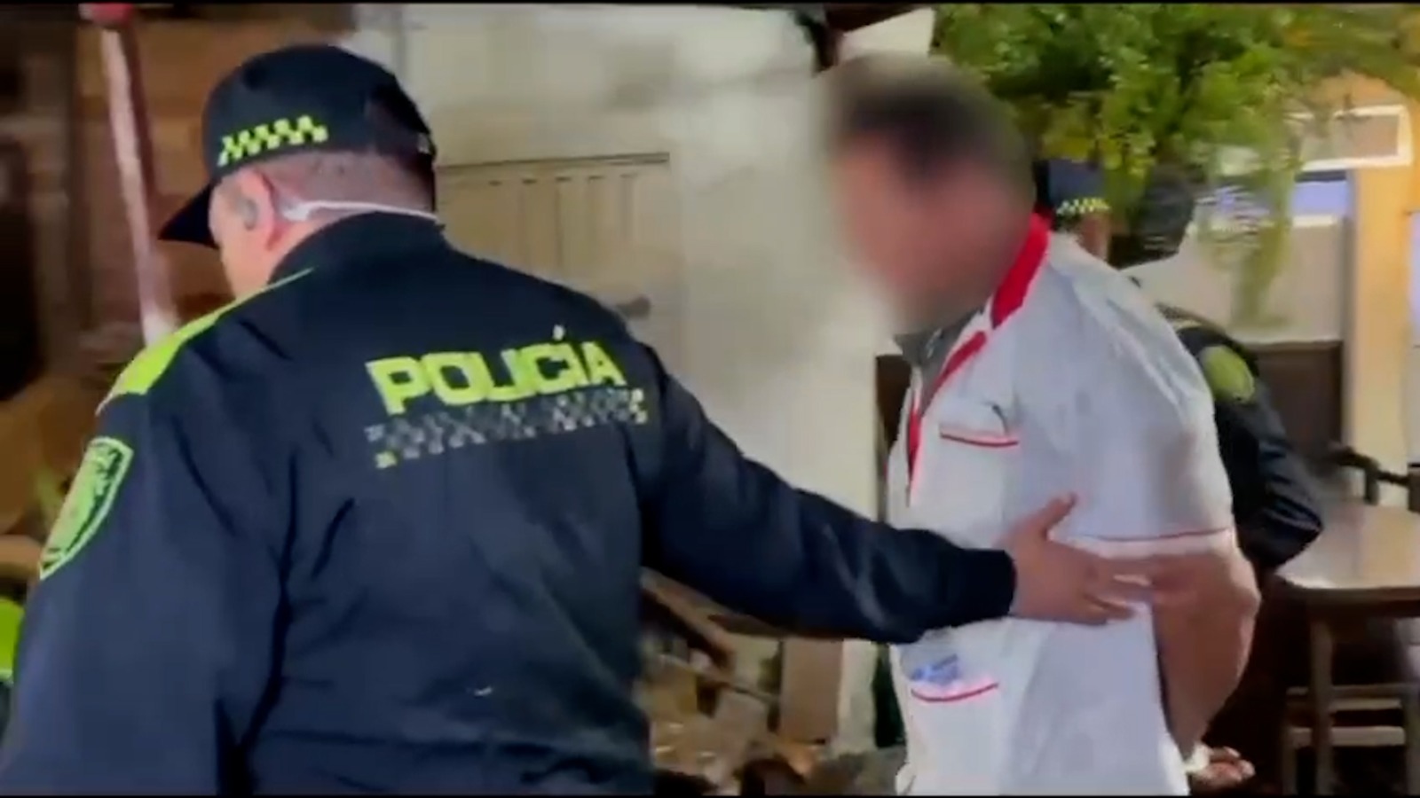 Capturado dueño de restaurante en Bosa: escondía armas y drogas Capturado dueño de restaurante en Bosa: escondía armas y drogas