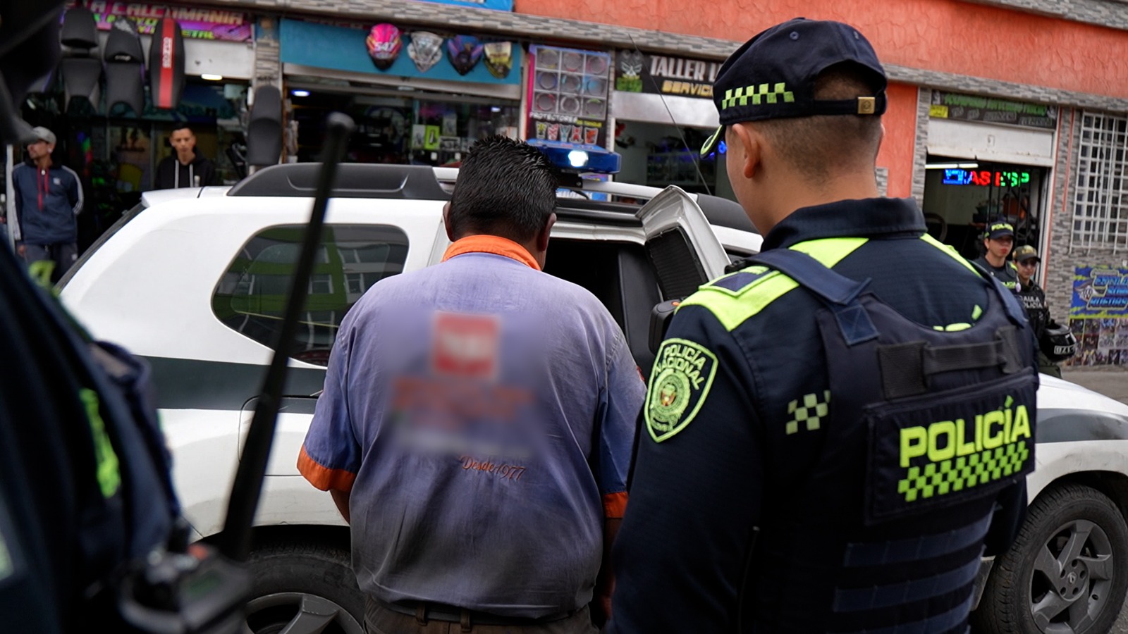 Capturado mecánico requerido por la justicia en operativo contra mercados ilegales en La Favorita Capturado mecánico requerido por la justicia en operativo contra mercados ilegales en La Favorita