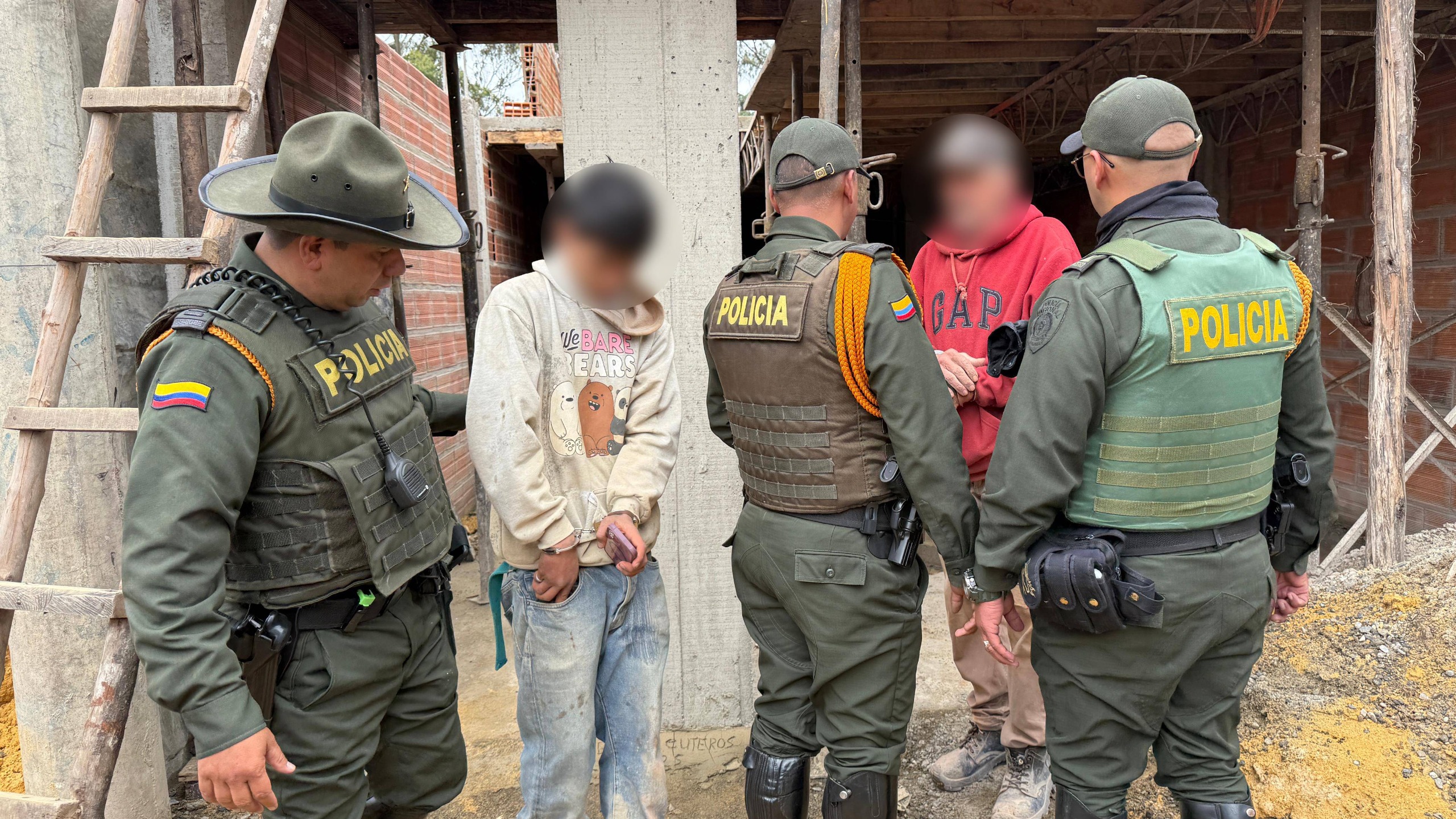 Dos personas capturadas en flagrancia por construir un predio en un área ecológica protegida en Usaquén Dos personas capturadas en flagrancia por construir un predio en un área ecológica protegida en Usaquén