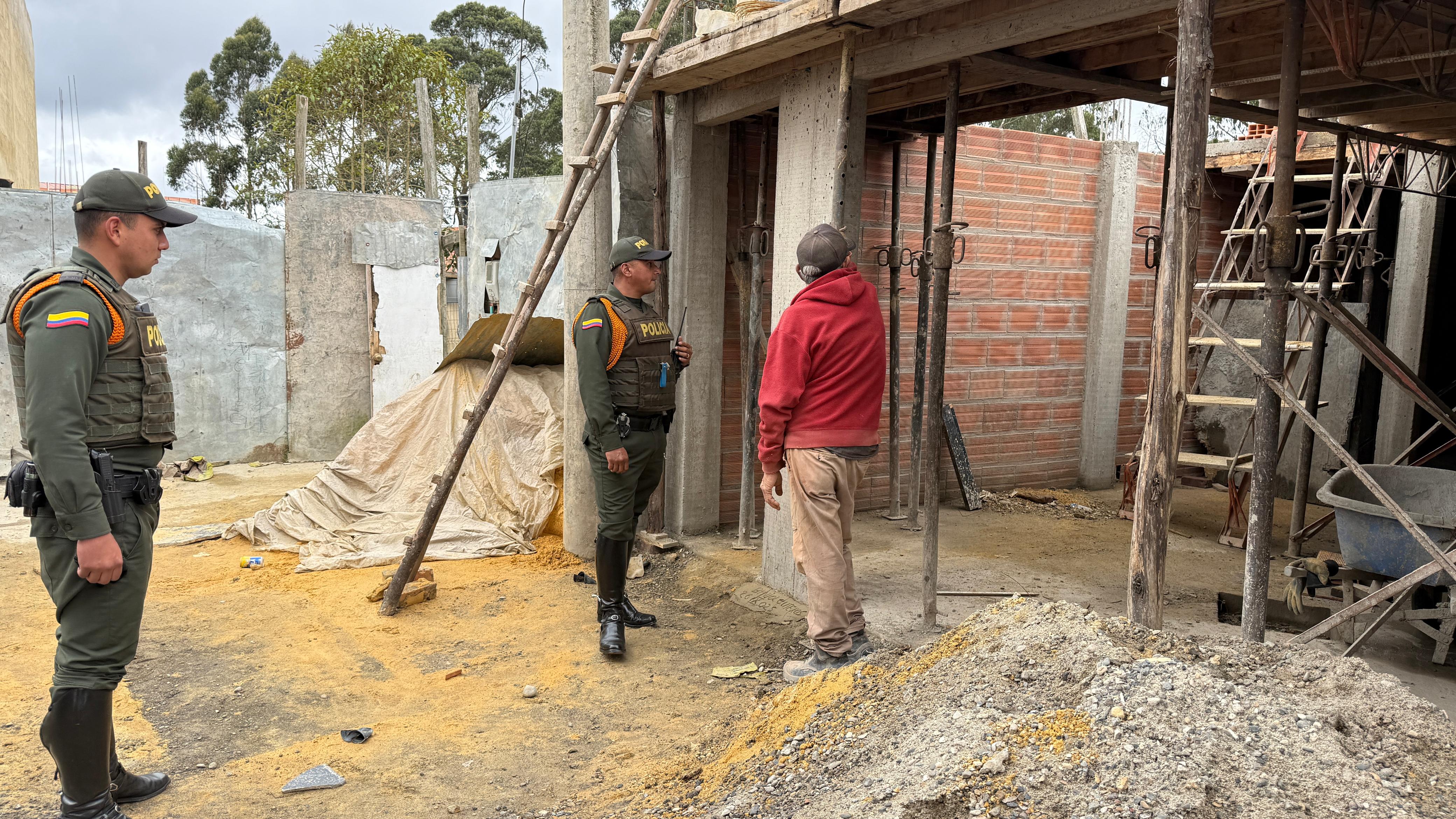 Dos personas capturadas en flagrancia por construir un predio en un área ecológica protegida en Usaquén Dos personas capturadas en flagrancia por construir un predio en un área ecológica protegida en Usaquén