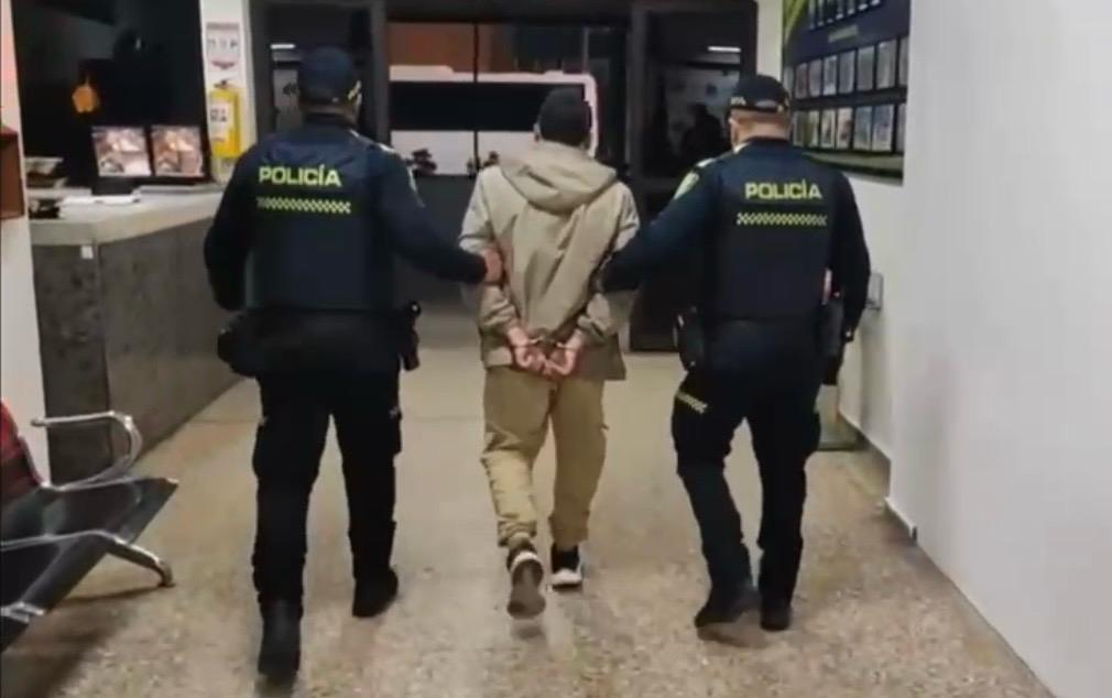 En flagrancia fue capturado un hombre que ingresó a hurtar un restaurante en Modelia En flagrancia fue capturado un hombre que ingresó a hurtar un restaurante en Modelia