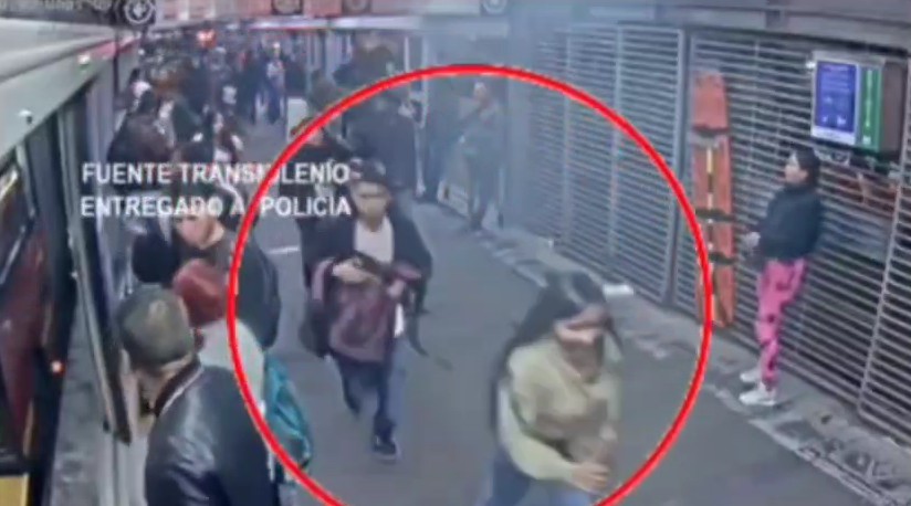 Detalles inéditos de la captura de una pareja robando en el transporte masivo: la mujer quedó atrapada en el torniquete Detalles inéditos de la captura de una pareja robando en el transporte masivo: la mujer quedó atrapada en el torniquete