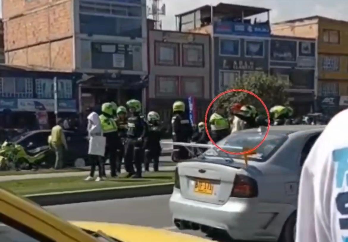 Capturado delincuente que tenía detención domiciliaria, pero estaba robando un celular en Bosa Capturado delincuente que tenía detención domiciliaria, pero estaba robando un celular en Bosa
