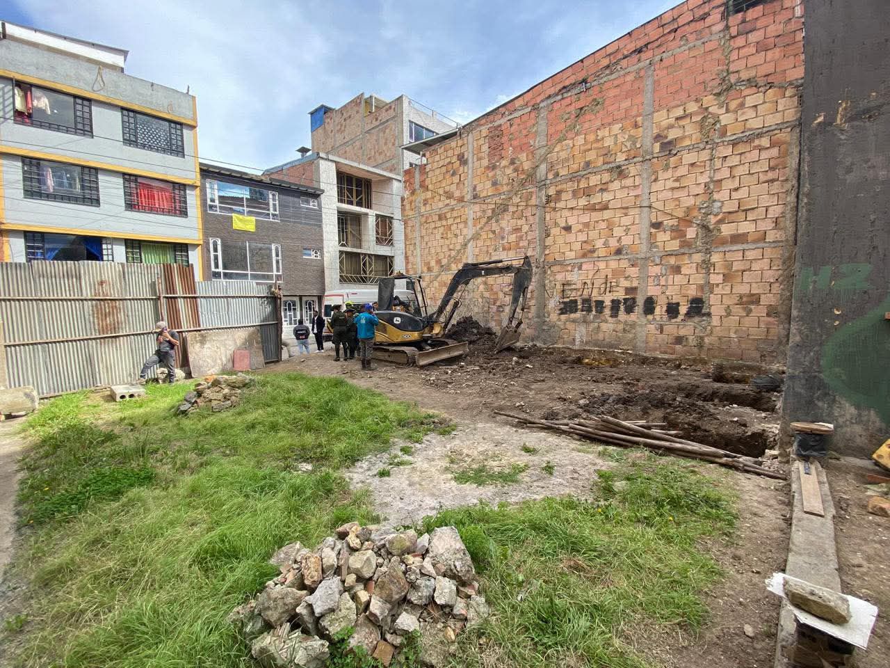 Capturadas dos personas por urbanismo ilegal e incautada maquinaria amarilla en Kennedy Capturadas dos personas por urbanismo ilegal e incautada maquinaria amarilla en Kennedy