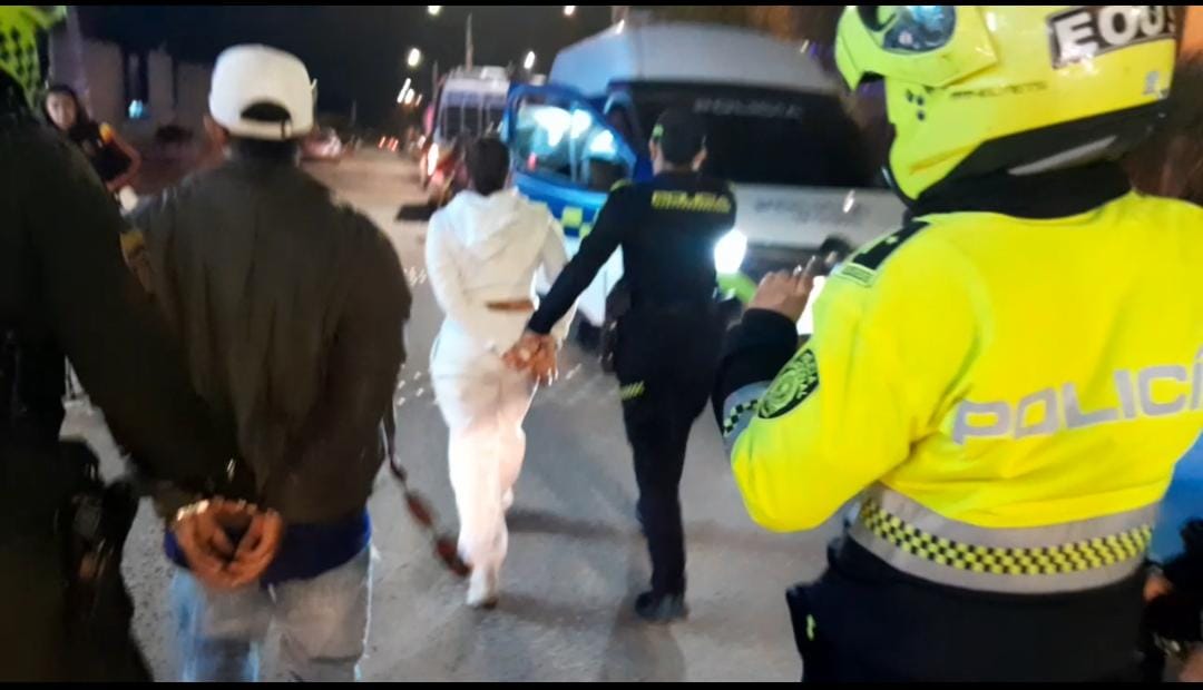Capturados por porte ilegal de armas mientras jugaban en una bolirana en Patio Bonito Capturados por porte ilegal de armas mientras jugaban en una bolirana en Patio Bonito