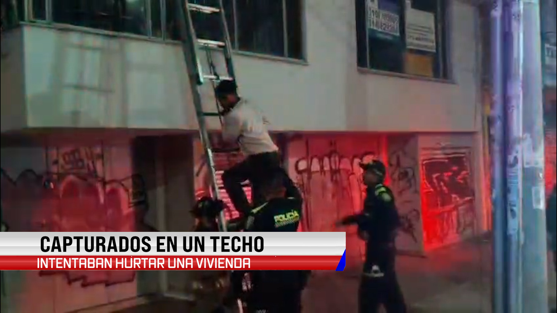 Sobre un techo, así fueron capturados en flagrancia dos delincuentes que querían robar una vivienda en Barrios Unidos Sobre un techo, así fueron capturados en flagrancia dos delincuentes que querían robar una vivienda en Barrios Unidos