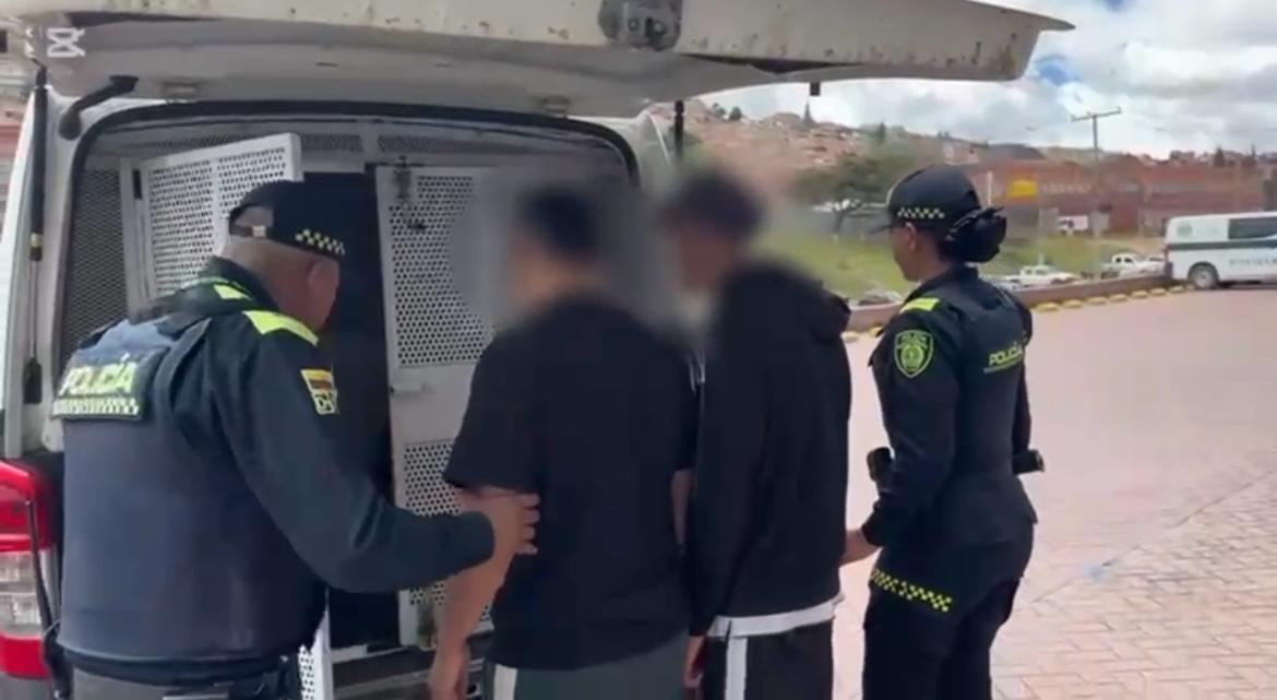 Capturado un adulto y aprehendidos dos menores con un carro robado en Ciudad Bolívar Capturado un adulto y aprehendidos dos menores con un carro robado en Ciudad Bolívar