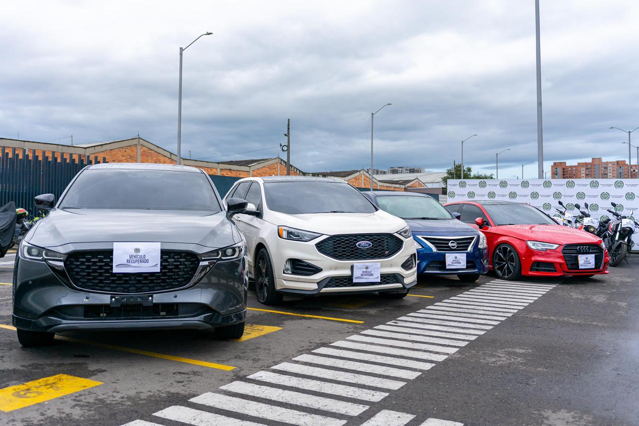 43 carros y motos recuperados en duro golpe contra el robo de automotores en Bogotá 43 carros y motos recuperados en duro golpe contra el robo de automotores en Bogotá