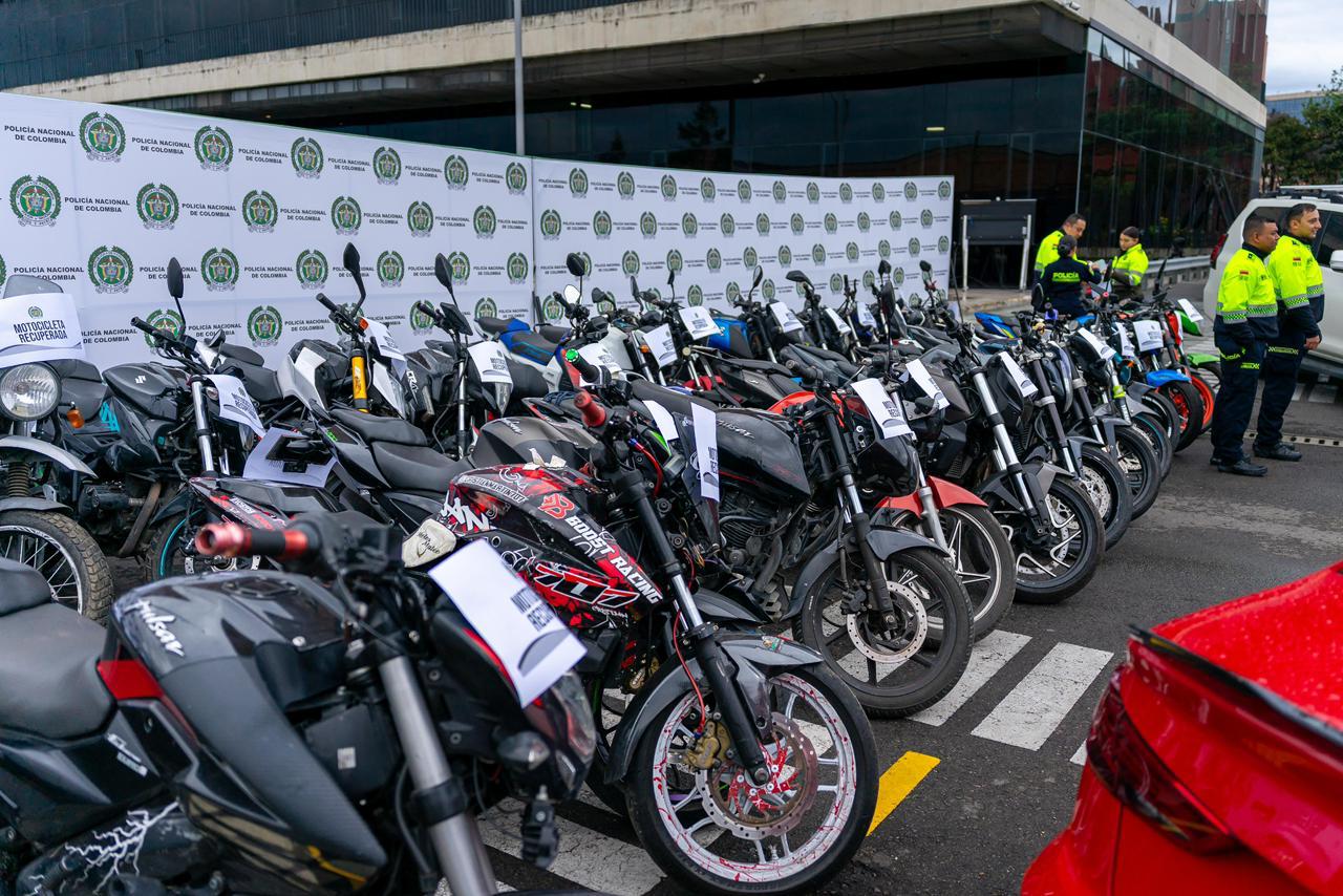 43 carros y motos recuperados en duro golpe contra el robo de automotores en Bogotá 43 carros y motos recuperados en duro golpe contra el robo de automotores en Bogotá