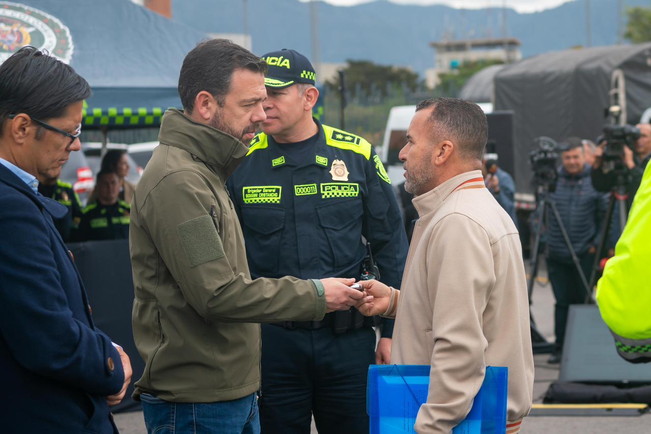 43 carros y motos recuperados en duro golpe contra el robo de automotores en Bogotá 43 carros y motos recuperados en duro golpe contra el robo de automotores en Bogotá