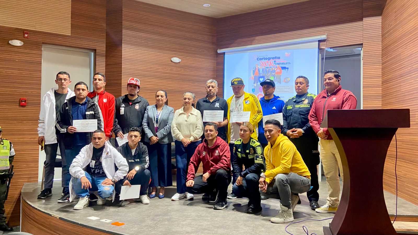 Tunjuelito estrena la primera cartografía digital con la memoria histórica de barras futboleras para fortalecer la seguridad y convivencia Tunjuelito estrena la primera cartografía digital con la memoria histórica de barras futboleras para fortalecer la seguridad y convivencia