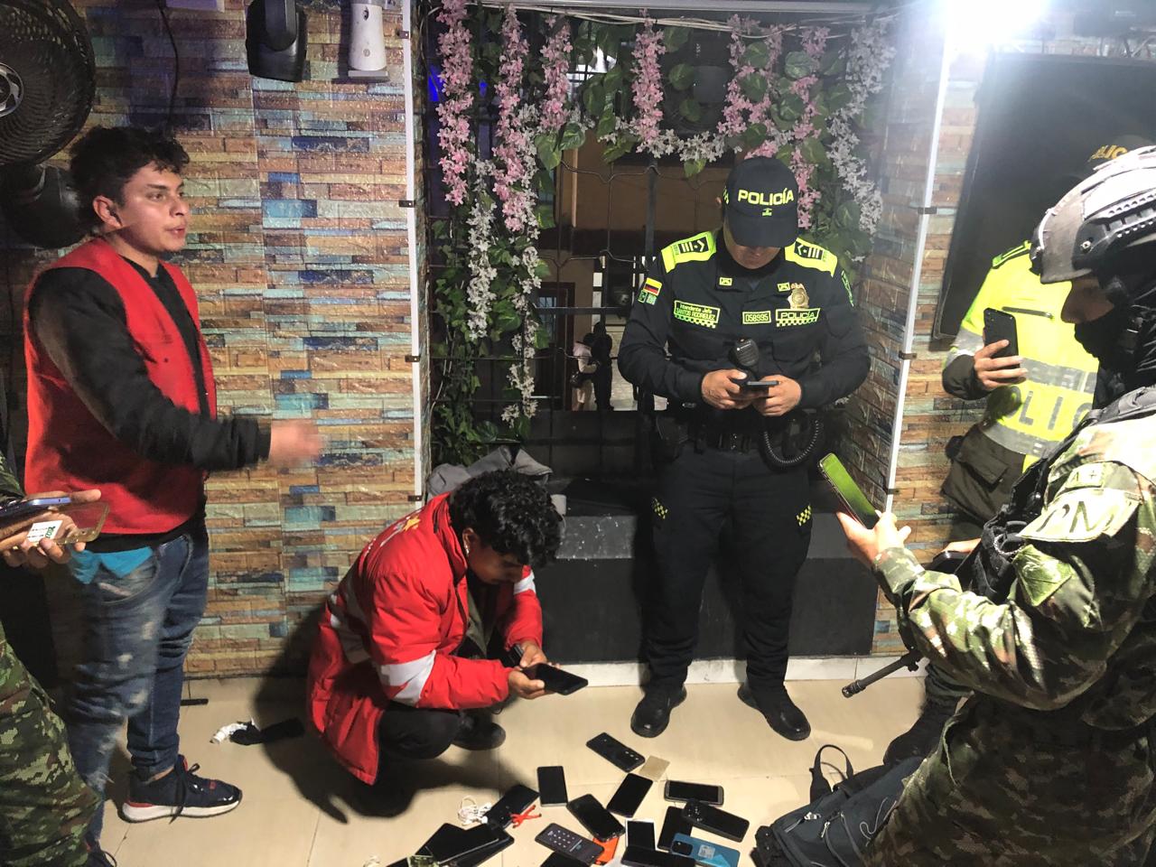 Descubierto centro de acopio de celulares hurtados dentro de un bar en Los Mártires