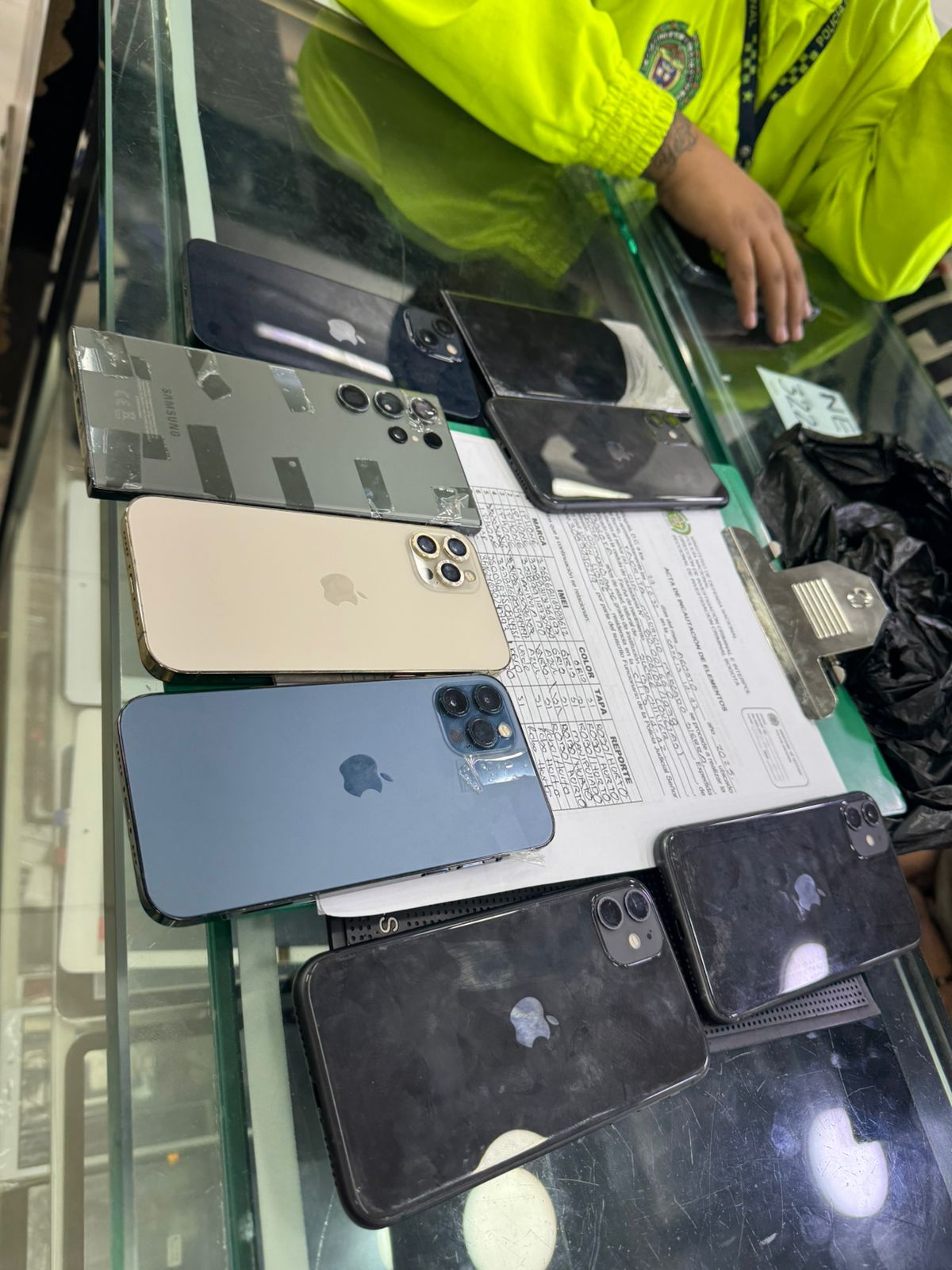 Incautados 19 celulares con reporte de hurto y manipulación en La Favorita