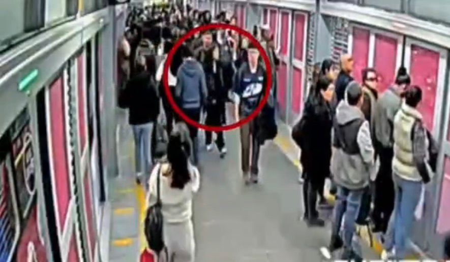 Capturan a mujer con cinco celulares hurtados en el transporte público: cámaras de videovigilancia fueron claves Capturan a mujer con cinco celulares hurtados en el transporte público: cámaras de videovigilancia fueron claves