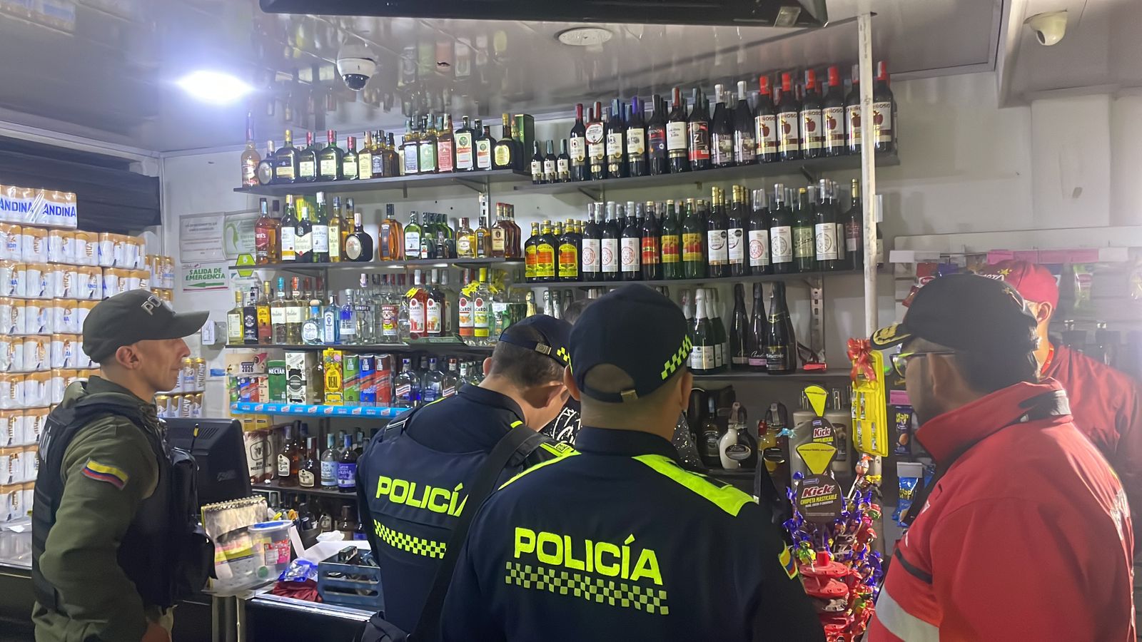 Al descubierto 270 cervezas vencidas desde hace meses que estaban listas para ser comercializadas en un estanco en Kennedy Al descubierto 270 cervezas vencidas desde hace meses que estaban listas para ser comercializadas en un estanco en Kennedy