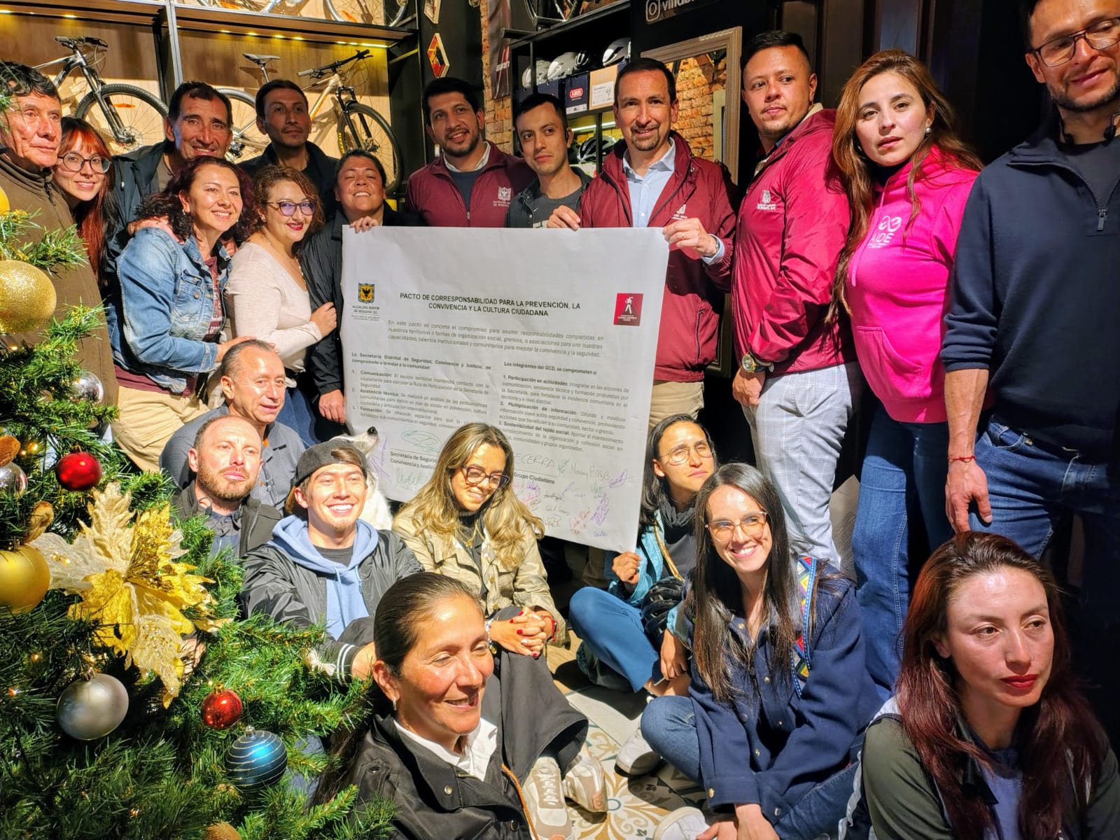 Bogotá firma pacto de corresponsabilidad con ciclistas para fortalecer la seguridad y la convivencia en las ciclorrutas Bogotá firma pacto de corresponsabilidad con ciclistas para fortalecer la seguridad y la convivencia en las ciclorrutas