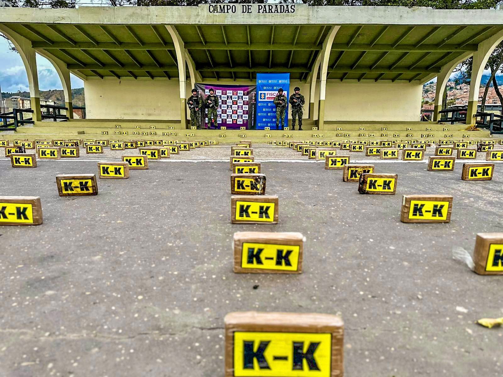 Incautados 418 kilos de cocaína en Bogotá que iban a ser enviados a Europa Incautados 418 kilos de cocaína en Bogotá que iban a ser enviados a Europa