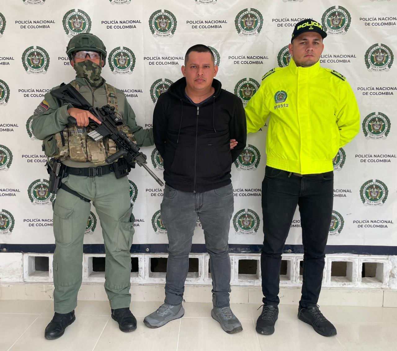 Capturados y a la cárcel responsables de atentar contra el CAI Lucero y Escuela de Cadetes General Santander en Bogotá Capturados y a la cárcel responsables de atentar contra el CAI Lucero y Escuela de Cadetes General Santander en Bogotá